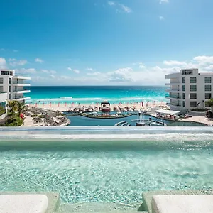 me-cancun.quintano-roohotels.com/
